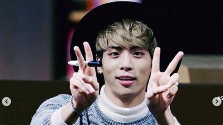 Rekaman CCTV Jam-Jam Terakhir Jonghyun SHINee Sebelum Bunuh Diri